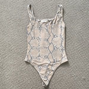 Babaton bodysuit XS